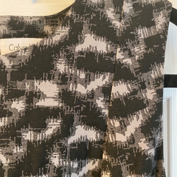 Size 8 Calvin Klein Black & White Patterned Shift Dress - Picture 4 of 4